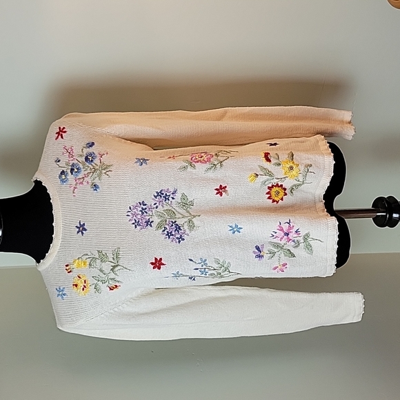 Vintage Sweaters - 🎁 Vintage granny cottage embroidered floral sweater